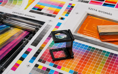 Szitanyomás vs. ofszet: melyik nyomástechnika jobb papírtáskákhoz, borosdobozokhoz és italtasakokhoz?